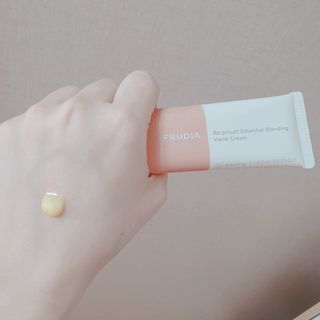 [후르디아] 끈적임 없는 착한성분 비건  핸드크림 3종 — 5점을 준 리뷰어가 2021년 10월 올린 사용 사진