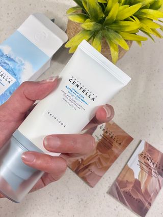 MF[스킨1004] 마다가스카르 센텔라 히알루-시카 워터핏 선세럼 50ml — 5점을 준 리뷰어가 2024년 5월 올린 사용 사진