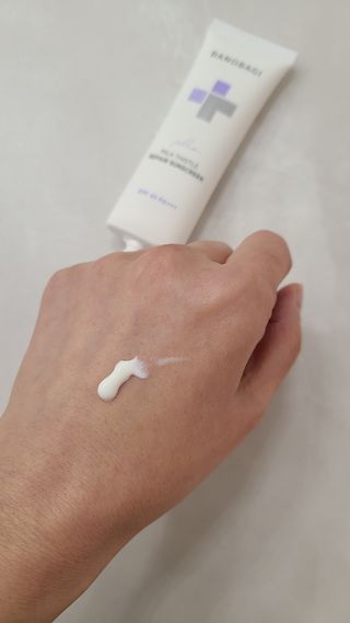 바노바기 코스메틱 바노바기 밀크씨슬 리페어 시카 선스크린 플러스 50ml — 5점을 준 리뷰어가 2023년 2월 올린 사용 사진