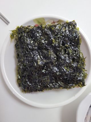 [해림맛김] 들기름에 구운 바삭바삭 김 4종 세트 + 1종 랜덤발송 총5개입 — 5점을 준 리뷰어가 2021년 2월 올린 사용 사진