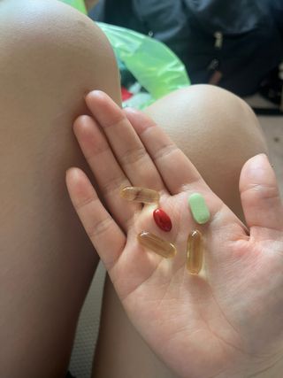 아이비웰니스 [카톡]롱비다 커큐민 강황 400mg 함유 아이비 옐로우 초임계 알티지 오메가3 KD 파마 (30캡슐) — 5점을 준 리뷰어가 2025년 5월 올린 사용 사진