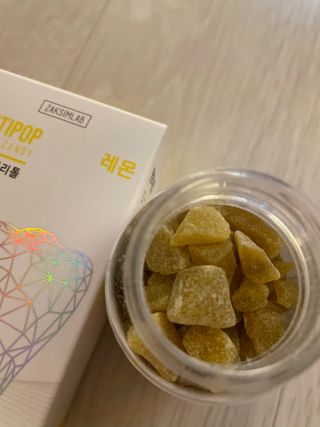 작심연구소 구취제거+충치예방+치아화이트닝 마법의 캔디 덴티팝3종(맛 랜덤 발송) — 5점을 준 리뷰어가 2022년 5월 올린 사용 사진