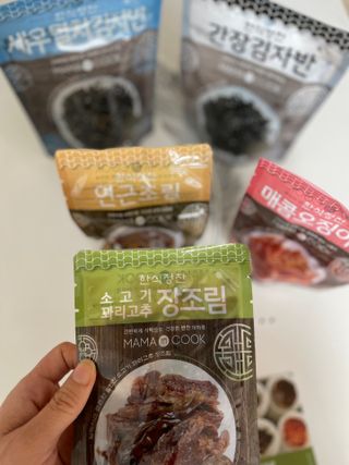 하나마이 [마마쿡] 전 청와대 천상현 셰프의 밑반찬  5종세트(소고기 장조림+연근조림+진미채+간장김자반+새우김자반) — 5점을 준 리뷰어가 2023년 4월 올린 사용 사진