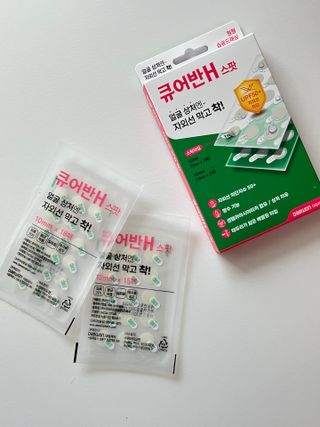 [큐어반H 스팟] 자외선 99프로 차단되는 스틱타입 스팟밴드(1팩 / 66매입) — 5점을 준 리뷰어가 2022년 11월 올린 사용 사진