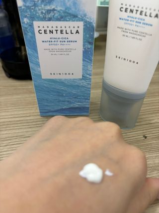 [스킨1004] 마다가스카르 센텔라 히알루-시카 워터핏 선세럼 50ml — 5점을 준 리뷰어가 2024년 5월 올린 사용 사진