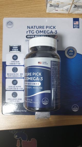 서울약사신협 네이처픽_알티지오메가3_1,205mg x 180캡슐 — 4점을 준 리뷰어가 2021년 9월 올린 사용 사진