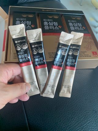 서울약사신협_투데이홍삼정플러스스틱_10g x 30포 — 5점을 준 리뷰어가 2021년 7월 올린 사용 사진