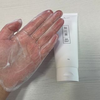 [베러오리진] 무화과 크리미 딥 폼 클렌저/피부 노폐물 & 미세먼지 99 세정 인증 민감성 피부 무자극 인증 — 5점을 준 리뷰어가 2021년 12월 올린 사용 사진