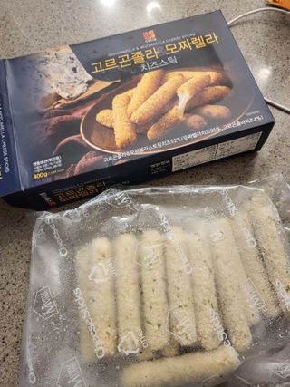 디케이식품(주) 고르곤졸라&모짜렐라 치즈스틱 400g — 5점을 준 리뷰어가 2023년 3월 올린 사용 사진