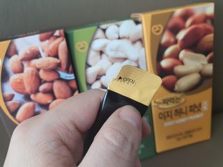 짜먹는 이지견과 짜먹는 이지아몬드, 짜먹는 이지허니피넛, 짜먹는 이지캐슈넛 각 10g X  10포 — 4.5점을 준 리뷰어가 2021년 3월 올린 사용 사진