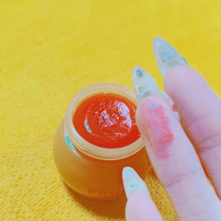 [후르디아] 올리브영 꿀과즙 립밤 2종 (블루베리/석류) — 5점을 준 리뷰어가 2022년 10월 올린 사용 사진