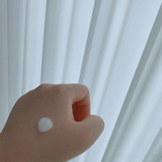 엘리샤코이 유스워터 핸드 앤 넥 멀티 바디로션 — 5점을 준 리뷰어가 2021년 2월 올린 사용 사진