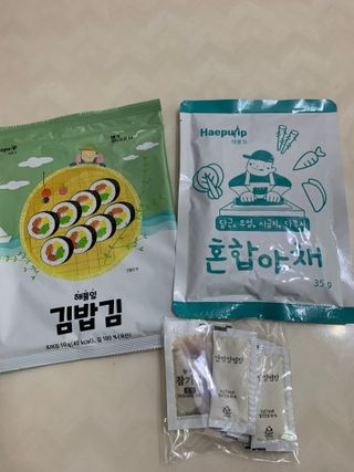 해풀잎 누구나 김밥*1ea [(혼합야채 35g *1ea,  김밥김 (5g, 5ea),  양념간장 (6g, 5ea), 참기름(5g, 2ea)] — 5점을 준 리뷰어가 2022년 7월 올린 사용 사진