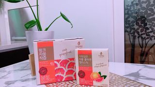 자연에온 핑크 자몽 착즙 100mL 10개입 1BOX +가 득담은 자몽 콜라겐 젤리스틱 1BOX — 4.5점을 준 리뷰어가 2021년 7월 올린 사용 사진