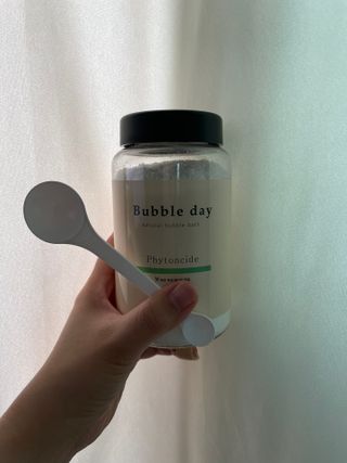 버블데이 아로마/과일 거품 입욕제 — 5점을 준 리뷰어가 2021년 7월 올린 사용 사진