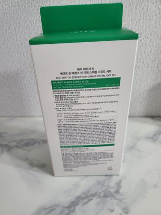 [AHC] 세이프온 에센스 선크림 올리브영 스페셜 증정 기획세트 — 5점을 준 리뷰어가 2022년 6월 올린 사용 사진