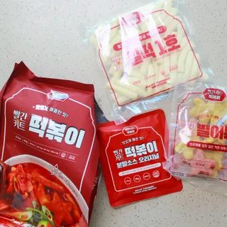 빨간키트 떡볶이 밀키트 2~3인분 매운맛 국물 떡볶이 만들기 쉬운 황금 레시피 분말 소스로 간편한 요리 — 5점을 준 리뷰어가 2021년 8월 올린 사용 사진