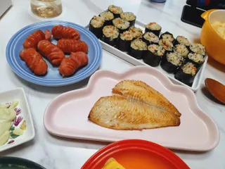 해풀잎 누구나 김밥*2ea [(혼합야채 35g *2ea,  김밥김 (10g, 2ea),  양념간장 (6g, 10ea), 참기름(5g, 4ea)] — 5점을 준 리뷰어가 2022년 7월 올린 사용 사진