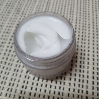 플레라디 에델바이스 인리치드 머랭 크림 — 4.5점을 준 리뷰어가 2021년 4월 올린 사용 사진