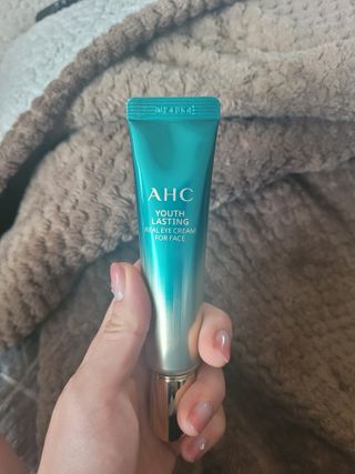 [NEW 탄력유턴 아이크림] AHC 유스 래스팅 리얼 아이크림 포 페이스 — 5점을 준 리뷰어가 2021년 2월 올린 사용 사진