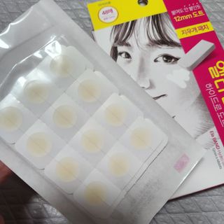 올리브영 엘라밴드 하이드로 도트 스팟패치 12mm, 티트리 — 5점을 준 리뷰어가 2022년 10월 올린 사용 사진