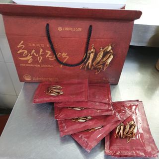서울약사신협_프리미엄 6년근 홍삼진액_70mlx30포 — 5점을 준 리뷰어가 2021년 2월 올린 사용 사진
