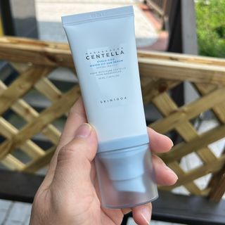 [스킨1004] 마다가스카르 센텔라 히알루-시카 워터핏 선세럼 50ml — 5점을 준 리뷰어가 2024년 5월 올린 사용 사진