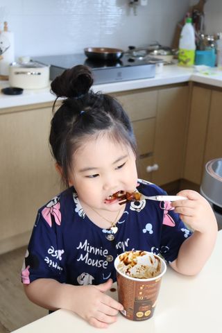 유비쿡 컵떡볶이 매운컵떡볶이2개/ 짜장컵떡볶이 2개  총 4개세트 — 5점을 준 리뷰어가 2021년 5월 올린 사용 사진