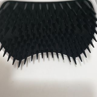 온가족 시원한샴푸 깨끗한두피 샴푸브러쉬 두피스케일링 히트팡블랙에디션 — 4점을 준 리뷰어가 2021년 8월 올린 사용 사진