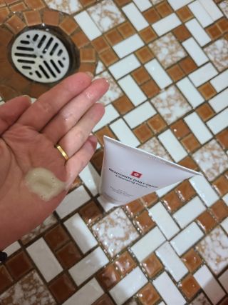 바디셀런스 벤토나이트 데일리 약산성 딥클렌징폼 120ml — 5점을 준 리뷰어가 2021년 12월 올린 사용 사진