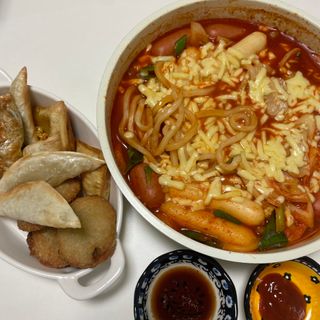 (주)성경순만두 곤약만두.콘치즈만두,삼각당면만두,당면 야끼만두,대구전통 납작만두,떡뽁이 매콤소스,달콤소스 — 5점을 준 리뷰어가 2023년 4월 올린 사용 사진