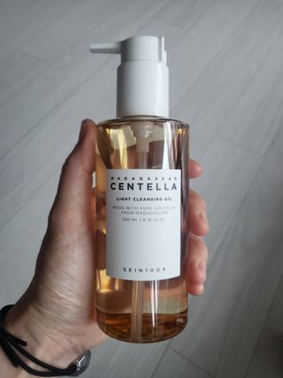 스킨1004 [SKIN1004] 마다가스카르 센텔라 라이트 클렌징 오일 200ml — 5점을 준 리뷰어가 2024년 7월 올린 사용 사진