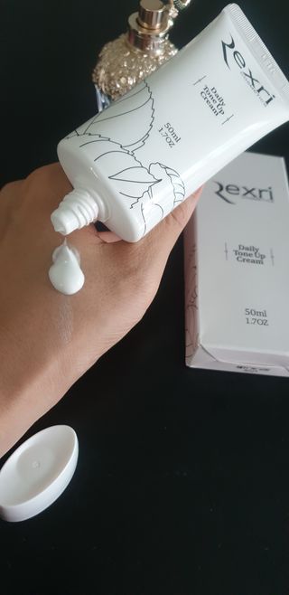 렉스리 데일리 톤업 크림 Rexri Daily Tone Up Cream — 5점을 준 리뷰어가 2022년 7월 올린 사용 사진