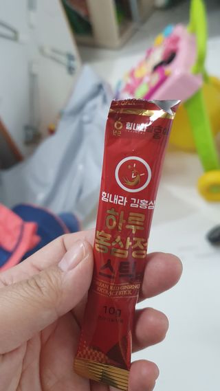 힘내라김홍삼 하루홍삼정스틱 10g x 10포 — 5점을 준 리뷰어가 2021년 4월 올린 사용 사진