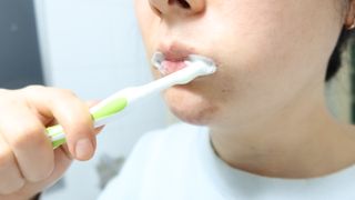 프리마인 유해균 뿐만 아니라 유익균까지 씻어내는 치약은 그만, 건강한 구강환경을 만드는 덴탈엔오 — 4.5점을 준 리뷰어가 2022년 1월 올린 사용 사진