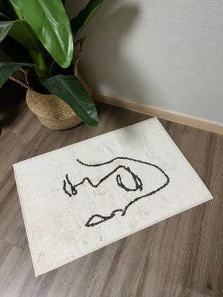 소소린 드로잉 디자인 발매트 현관 욕실 러그 — 5점을 준 리뷰어가 2021년 12월 올린 사용 사진