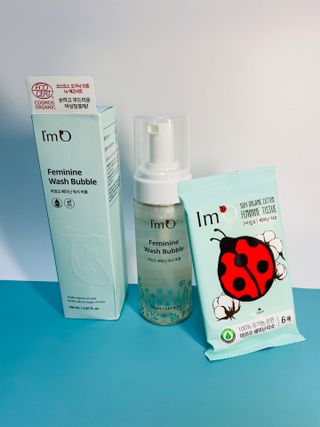 아임오 페미닌워시 150ML + 페미닌티슈6입 + 아임오스티커 + 쿠폰북 — 4.5점을 준 리뷰어가 2021년 10월 올린 사용 사진