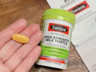 Swisse 스위스 고함량 밀크씨슬 35,000mg 60정 — 5점을 준 리뷰어가 2021년 11월 올린 사용 사진