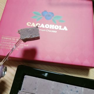 카카오 본연의 색을 간직하고있는 루비초콜릿과 블루베리의 만남, 카카올라 루비베리요거트생초콜릿 — 5점을 준 리뷰어가 2021년 10월 올린 사용 사진