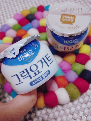 매일바이오 그릭요거트 오리지널 플레인 4개, 로스터리 커피믹스 4개 — 5점을 준 리뷰어가 2021년 12월 올린 사용 사진