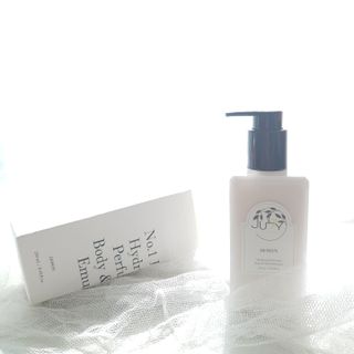 줄라이 모닝 _ JULY MORNING 줄라이모닝 하이드레이팅 퍼퓸드 바디앤핸드 에멀젼 — 5점을 준 리뷰어가 2021년 10월 올린 사용 사진