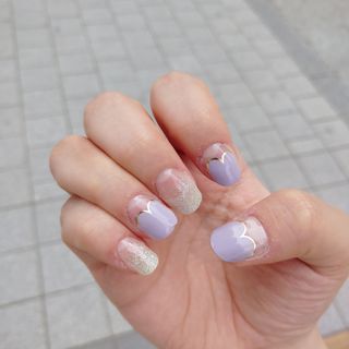 [네일가게] 햇빛에 닿으면 색이 변하는 신기한 햇살 반전 네일스티커 — 5점을 준 리뷰어가 2021년 8월 올린 사용 사진