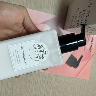 줄라이 모닝 _ JULY MORNING 줄라이모닝 하이드레이팅 퍼퓸드 바디앤핸드 에멀젼 — 3점을 준 리뷰어가 2021년 9월 올린 사용 사진