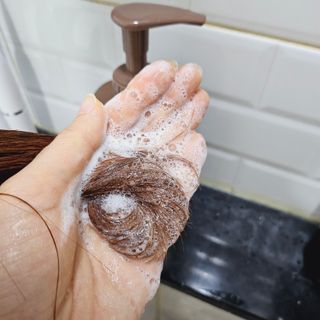 [딸로] 비어이스트테라피 스칼프 샴푸 — 5점을 준 리뷰어가 2023년 12월 올린 사용 사진
