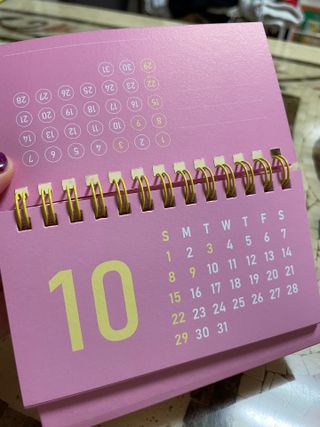 리훈 2024년달력 언더모니터 미니 탁상달력 — 5점을 준 리뷰어가 2023년 10월 올린 사용 사진
