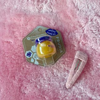 틱톡 [후르디아] 튼입술해결템 올리브영 블루베리 하이드레이팅 허니 립밤 — 5점을 준 리뷰어가 2023년 12월 올린 사용 사진