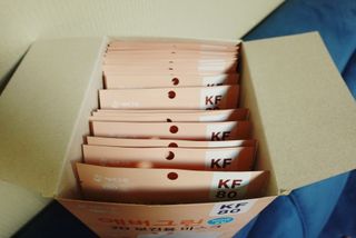 [에버그린] 2D 새부리형 KF80 중형 화이트 25매 — 5점을 준 리뷰어가 2021년 8월 올린 사용 사진