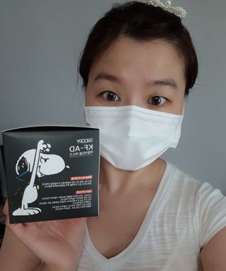 JHWORLD 스누피 마스크 정품 스누피 KF-AD 국내 비말차단 아동용 성인용 일회용 덴탈마스크 50매 — 5점을 준 리뷰어가 2021년 6월 올린 사용 사진