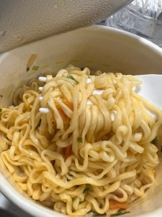 NISSIN 닛신 컵누들  4종 - 씨푸드오리지날, 씨푸드 스파이시, 씨푸드 커리, 씨푸드 XO소스 — 3.5점을 준 리뷰어가 2023년 2월 올린 사용 사진