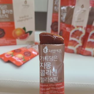 자연에온 핑크 자몽 착즙 100mL 10개입 1BOX +가 득담은 자몽 콜라겐 젤리스틱 1BOX — 5점을 준 리뷰어가 2021년 6월 올린 사용 사진